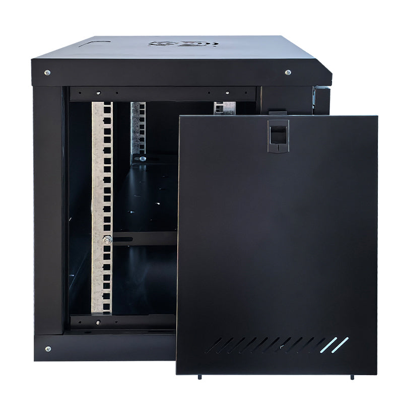 Interior de gabinete rack 9U con perfiles de montaje y paneles desmontables